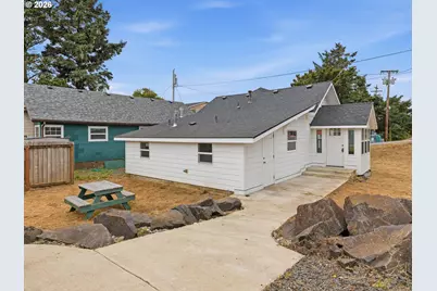 1325 12th Ave, Seaside, OR 97138 - Photo 5