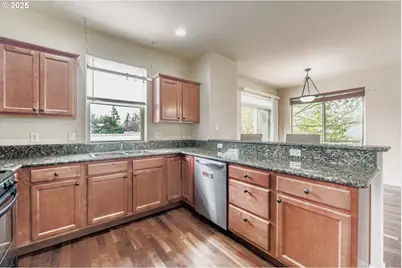 7912 NE Klickitat St, Portland, OR 97213 - Photo 9