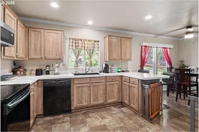 1960 SE Uglow Ave, Dallas, OR 97338 - Photo 11