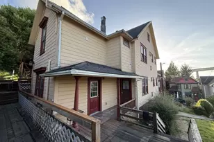 152 Washington St, Astoria, OR 97103 - Photo 13