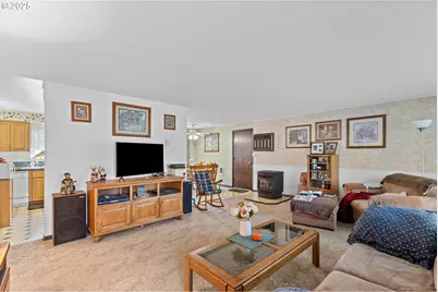 231 NE Chestnut Ave, Myrtle Creek, OR 97457 - Photo 5