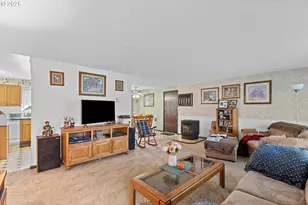 231 NE Chestnut Ave, Myrtle Creek, OR 97457 - Photo 5