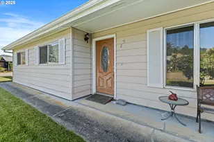 231 NE Chestnut Ave, Myrtle Creek, OR 97457 - Photo 3