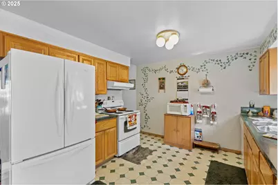 231 NE Chestnut Ave, Myrtle Creek, OR 97457 - Photo 11