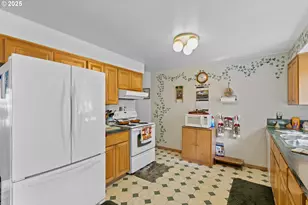 231 NE Chestnut Ave, Myrtle Creek, OR 97457 - Photo 11