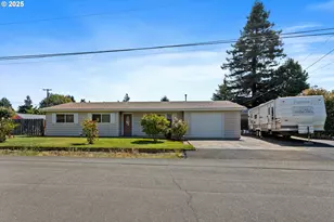 231 NE Chestnut Ave, Myrtle Creek, OR 97457 - Photo 35