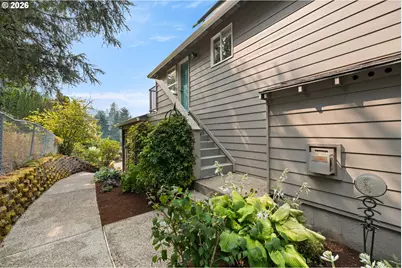3234 SW Parsons Ct, Portland, OR 97219 - Photo 27