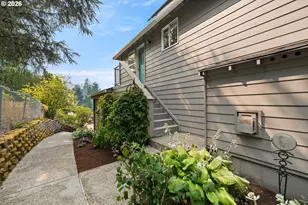 3234 SW Parsons Ct, Portland, OR 97219 - Photo 27