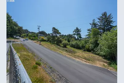 770 3rd St SE, Bandon, OR 97411 - Photo 7