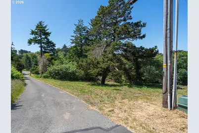 770 3rd St SE, Bandon, OR 97411 - Photo 9
