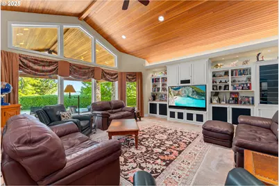 245 Fairway Village Ln, Roseburg, OR 97471 - Photo 11