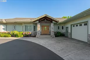 245 Fairway Village Ln, Roseburg, OR 97471 - Photo 3