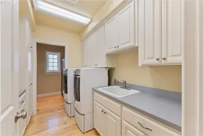 245 Fairway Village Ln, Roseburg, OR 97471 - Photo 35