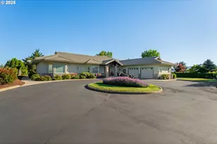 245 Fairway Village Ln, Roseburg, OR 97471 - Photo 5