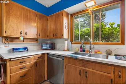 15215 NE Schuyler Ct, Portland, OR 97230 - Photo 11