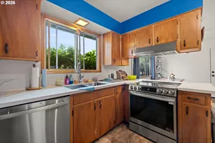 15215 NE Schuyler Ct, Portland, OR 97230 - Photo 13