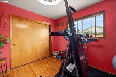 15215 NE Schuyler Ct, Portland, OR 97230 - Photo 17