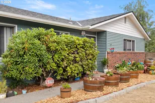15215 NE Schuyler Ct, Portland, OR 97230 - Photo 5