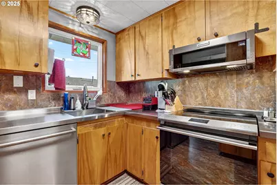 1174 Dellmoor Way, Woodburn, OR 97071 - Photo 5