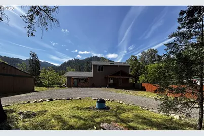 47426 School St, Oakridge, OR 97463 - Photo 1