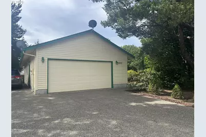 2022 40th St, Florence, OR 97439 - Photo 1