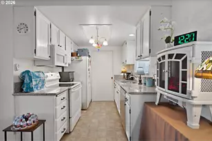 12160 SW Royal Ct, King City, OR 97224 - Photo 15