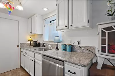 12160 SW Royal Ct #D, King City, OR 97224 - Photo 17