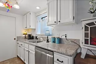 12160 SW Royal Ct, King City, OR 97224 - Photo 17