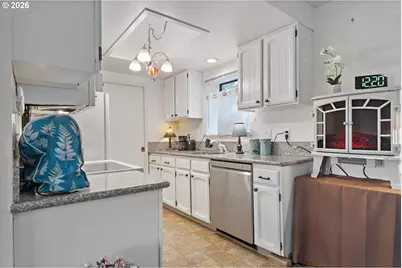 12160 SW Royal Ct #D, King City, OR 97224 - Photo 13