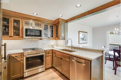 305 S Montgomery St #409, Portland, OR 97201 - Photo 13