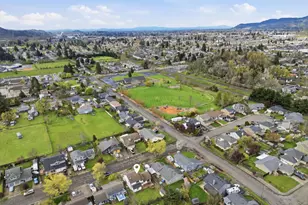 955 S 44th St, Springfield, OR 97478 - Photo 43