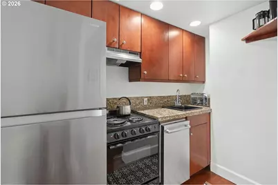 1005 SW Park Ave #204, Portland, OR 97205 - Photo 11