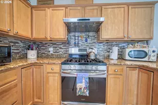781 Kentucky Ave, Coos Bay, OR 97420 - Photo 17