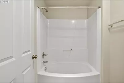 10664 NE Holly St #102, Hillsboro, OR 97006 - Photo 17