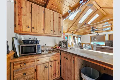 928 Old Stage Rd, Wolf Creek, OR 97497 - Photo 37