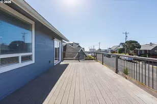 561 W Olive St, Newport, OR 97365 - Photo 29