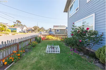 561 W Olive St, Newport, OR 97365 - Photo 37