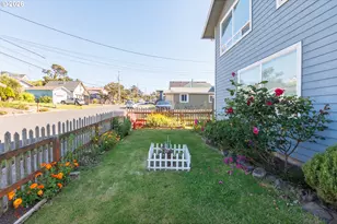 561 W Olive St, Newport, OR 97365 - Photo 37
