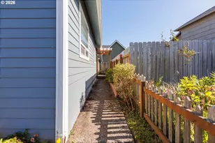 561 W Olive St, Newport, OR 97365 - Photo 33