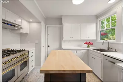 2939 NW Cornell Rd, Portland, OR 97210 - Photo 9