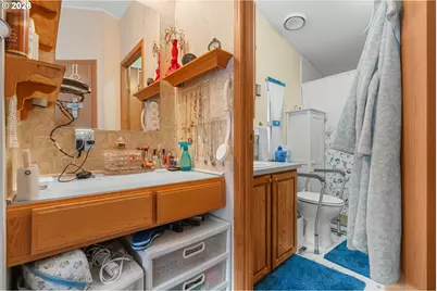 700 N Mill St #13, Creswell, OR 97426 - Photo 23