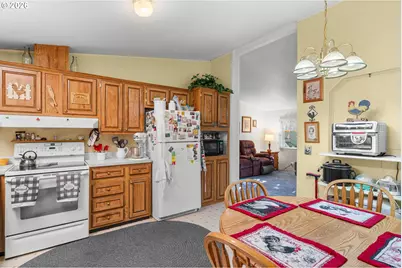 700 N Mill St #13, Creswell, OR 97426 - Photo 7