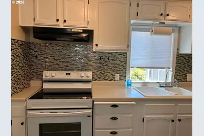 5170 Grand Ave #19, Florence, OR 97439 - Photo 13