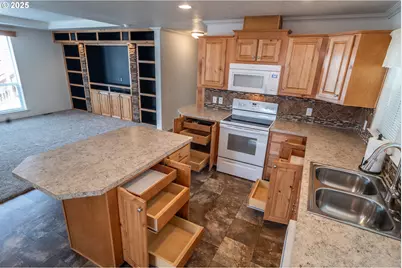 1000 E Central Ave, Sutherlin, OR 97479 - Photo 17