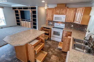 1000 E Central Ave, Sutherlin, OR 97479 - Photo 17