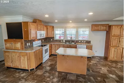 1000 E Central Ave, Sutherlin, OR 97479 - Photo 11