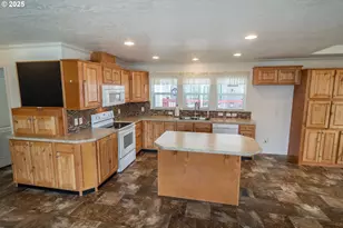 1000 E Central Ave, Sutherlin, OR 97479 - Photo 11