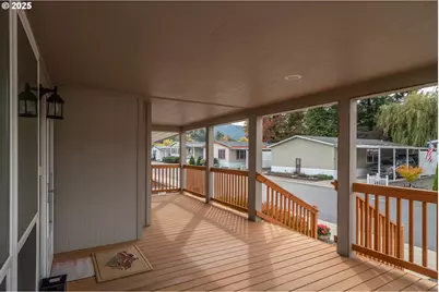 1000 E Central Ave, Sutherlin, OR 97479 - Photo 5