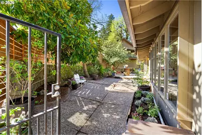 2637 SW Patton Ct, Portland, OR 97201 - Photo 3