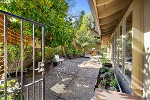 2637 SW Patton Ct, Portland, OR 97201 - Photo 3
